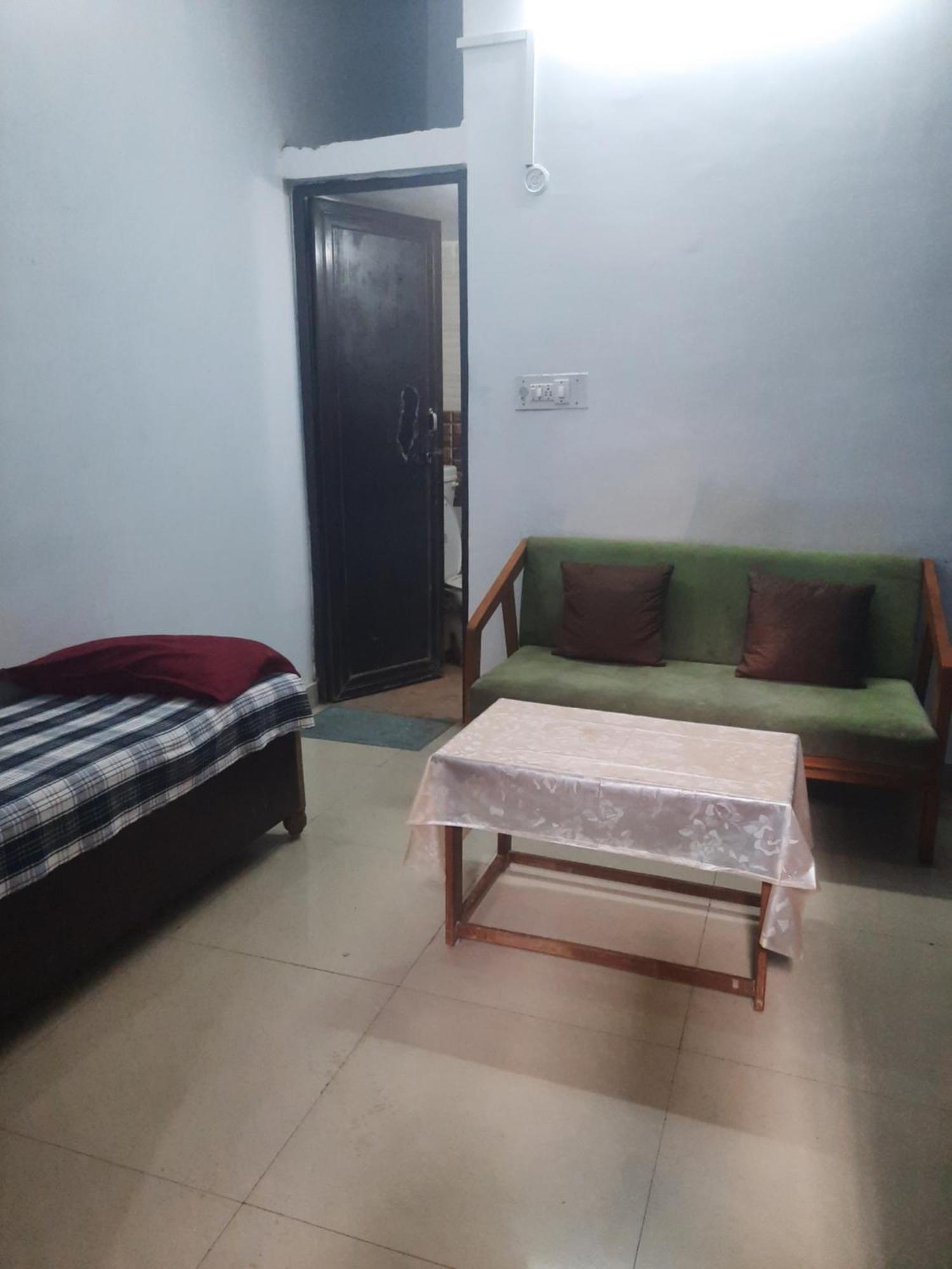 Gokul Pg Homestay ゴーラクプル エクステリア 写真