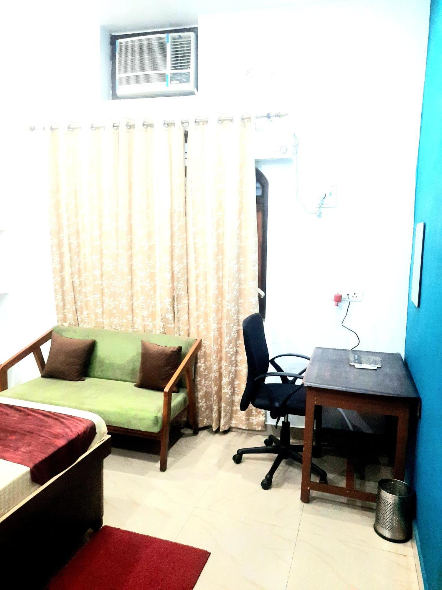 Gokul Pg Homestay ゴーラクプル エクステリア 写真